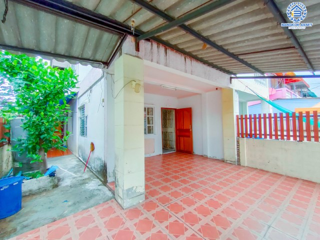 *****ทาวน์เฮ้าส์มือสองย่านนนทบุรี ม.พระปิ่น2 ติด ถ.บรมราชชนนี เนื้อที่กว้างถึง 25.5 ตร.ว. ฟังก์ชัน 2 ห้องนอน 2 ห้องน้ำ 1 ที่จอดรถ บ้านพร้อมอยู่ ข้างบ้านมีพื้นที่ บนทำเลดี เดินทางสะดวก เชื่อมต่อถ.พุทธมณฑลสาย2, ถ.กาญจนาภิเษก ใกล้ม.มหิดล และทางด่วน "ศรีรัช" จองด่วน!